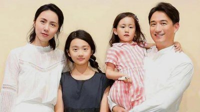 ​黄磊背后的女人，甘愿放弃正当火的事业做家庭主妇，真的幸福吗？