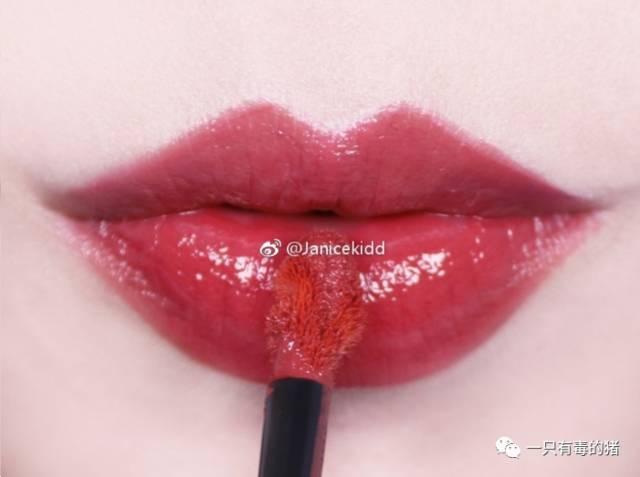 YSL2018最夯唇釉:12支全新情挑诱吻唇蜜试色曝光