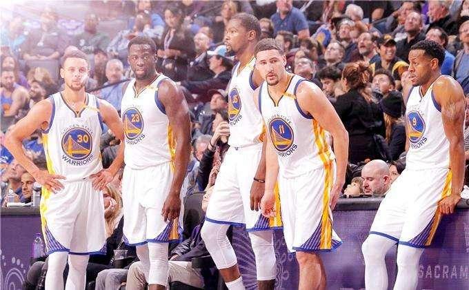 20年NBA各队选5人组一队,谁首发最恐怖?詹科鲨眉夺冠轻而易举