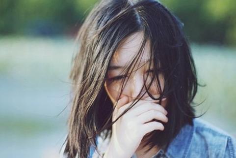分手后女生不删微信不回信息是什么原因?