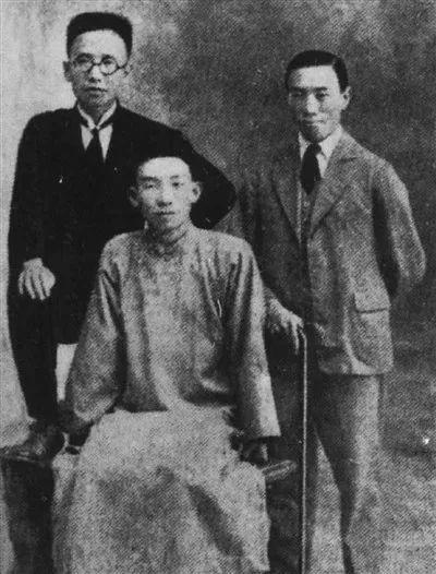 郭沫若，到底是“第一无耻文人”，还是那个时代的无奈？