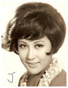 ​她是李小龙情人，向华强出钱养她40年，向太不敢干涉