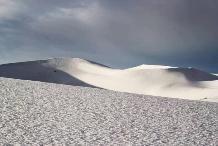 撒哈拉沙漠下雪 世界上最干燥的地区之一，热带沙漠气候 下雪为什么？