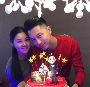 ​李小萌晒出自己的家，老公王雷在家也太贴心了，还会帮她包扎伤口
