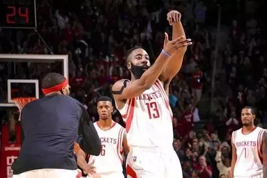 NBA最霸气的8大庆祝动作，哈登嫌你太菜，第一只能他做