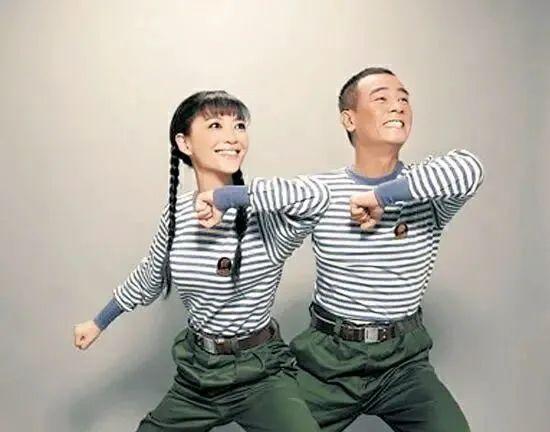 “山鸡哥”陈小春，为何会被小16岁的应采儿“压得死死的”？