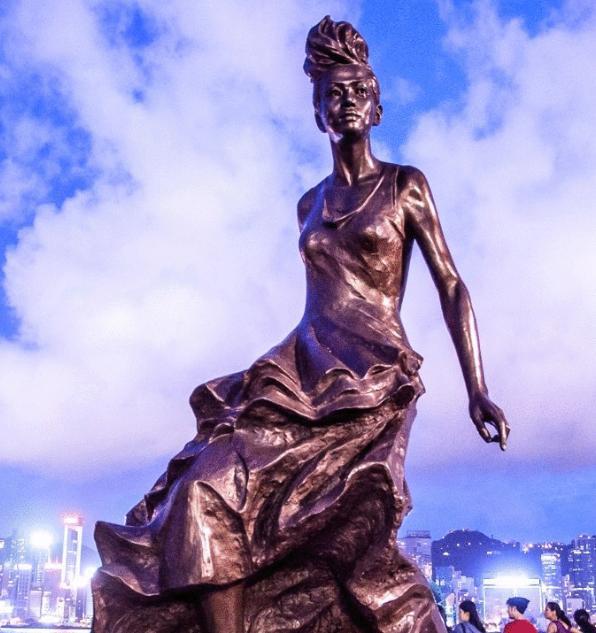 香港女儿梅艳芳和张国荣同年辞世，刘德华出席葬礼，为何她没下葬