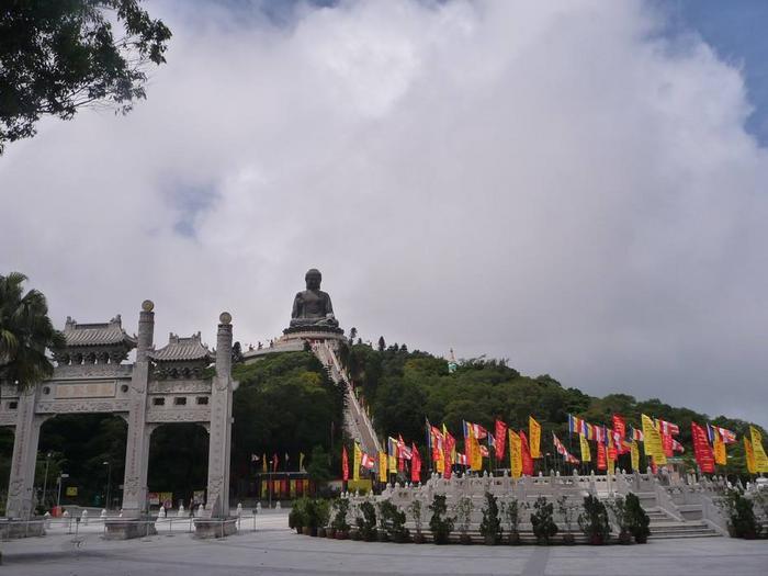 香港女儿梅艳芳和张国荣同年辞世，刘德华出席葬礼，为何她没下葬