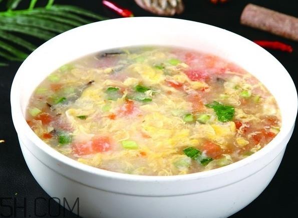 疙瘩汤是用什么面粉做的?疙瘩汤加入面粉的水是热水还是冷水 疙瘩汤是用什么面粉做的?疙瘩汤加入面粉的水是热水还是冷水