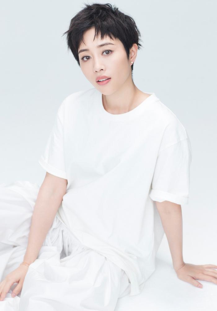 《琅琊榜》中的夏冬不仅演技好，换成时尚装后颜值更是高