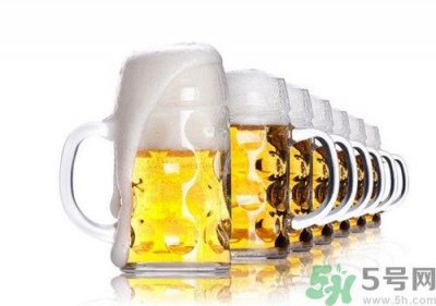 ​啤酒和白酒能一起喝吗?啤酒和白酒一起喝会怎么样