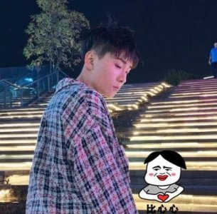 ​王乐乐与女友做公益洗白，却只晒自己照片，套璐璐举动好圈粉！