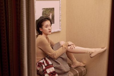 ​张雪迎文艺复古风大片曝光 满溢优雅率性少女气息