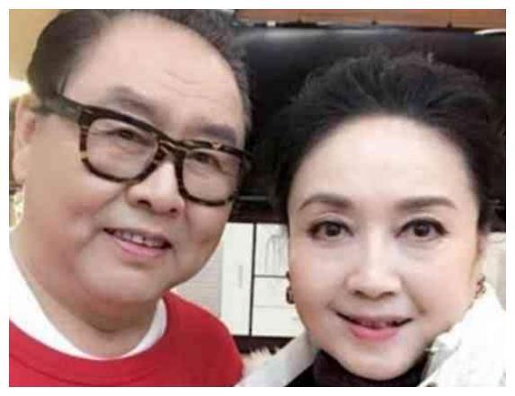 74岁马德华，与“嫦娥”结婚多年，恩爱如初