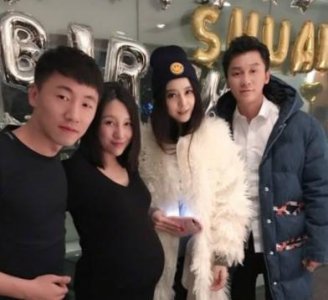 ​范冰冰18岁弟弟颜值超高，而李晨的妹妹却长成这样，差距真大