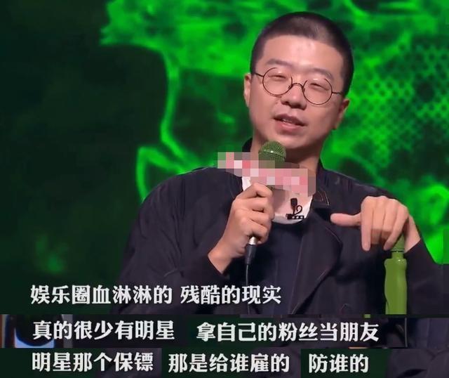 助理打掉粉丝的手机，当红明星却是无动于衷？网友：这就是偶像？