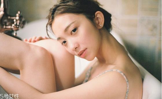 为什么化妆后容易脱妆 个人肤质因素 为什么化妆后容易脱妆 个人肤质因素