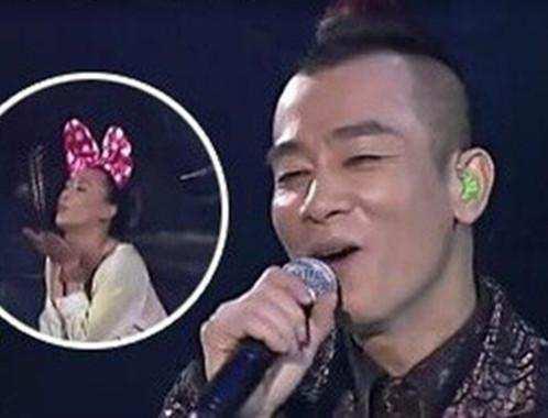 应采儿小时候照片 曝 光, 长 得那 么漂亮, 网友直 呼: 这不是baby?