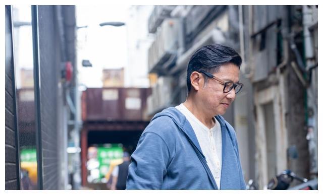 配角郑子诚爱写情深字句给太太：想将爱情感觉延续落去