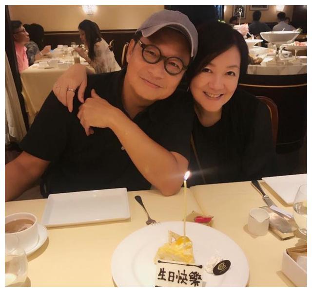 配角郑子诚爱写情深字句给太太：想将爱情感觉延续落去