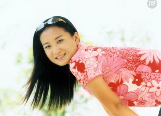 时光倒流20年，韩红也美若天仙，石榴姐风华绝代，她简直惊艳众生