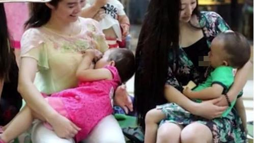 地铁女子当众掀衣喂奶！被骂滚下车，她一句话所有人沉默了！