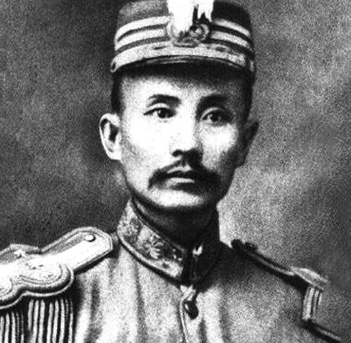他是朱老总的结拜兄弟，两次羞辱蒋介石，被人当街刺杀