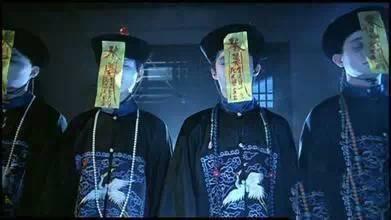 几个尸体站成一排走路吓坏路人！湘西赶尸竟然是真实存在的！