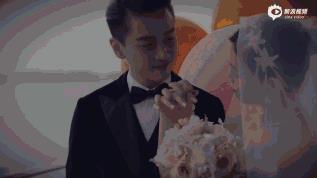 这些亲吻动图，看得我狼血沸腾！