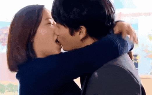 这些亲吻动图，看得我狼血沸腾！