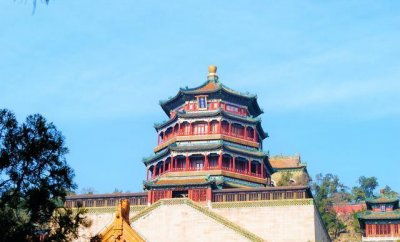 ​昆明湖，乾隆仿照它修建，面积15000亩，就在西安，还有牛郎织女