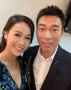 ​懒理黄心颖怀孕传闻，郑秀文与许志安甜蜜约会，男方消瘦显憔悴