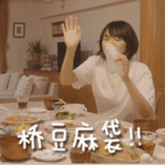 “等我一下”不要再说成“wait me”了，外国人都不想搭理你...