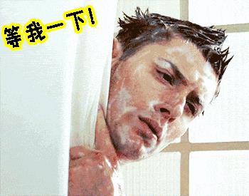 “等我一下”不要再说成“wait me”了，外国人都不想搭理你...