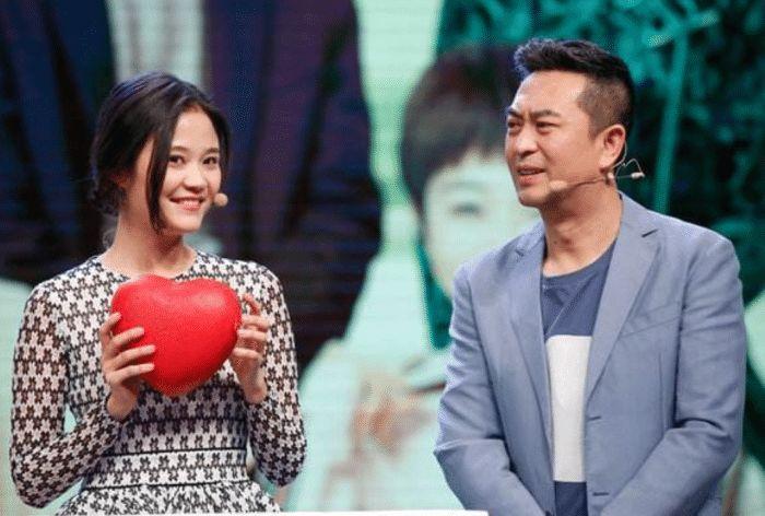 她生下女儿不久遭丈夫抛弃，患上胃癌，如今女儿被张嘉译带火