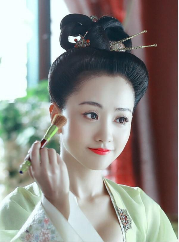杨蓉回应整容,这回答太机智了