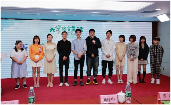 杨洋郑爽“倾城夫妇”再合作,参演情景剧《大学宿舍生活》引期待
