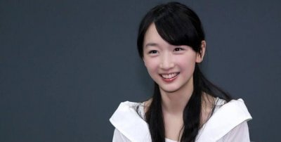恋情曝光?周冬雨和男子在商场被拍,看电影去酒吧次日凌晨才现身