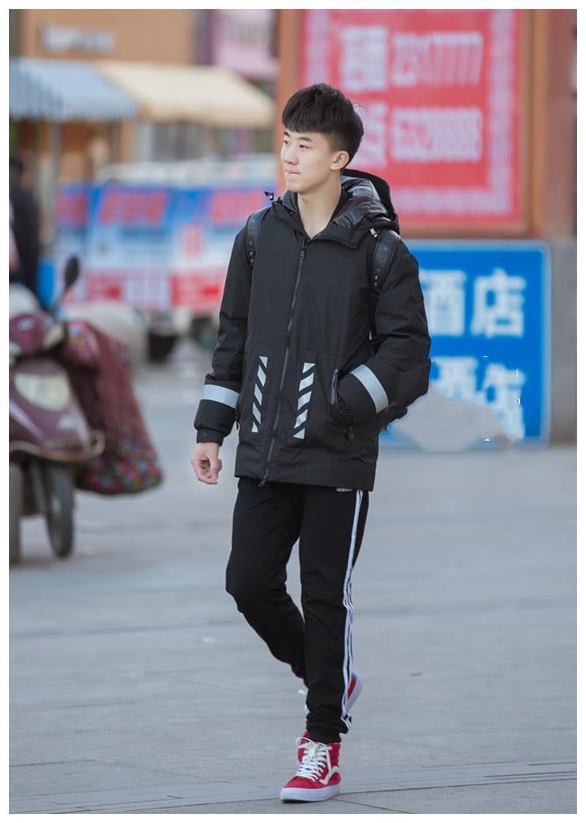 买了万斯的帆布鞋你会搭吗？学会下面这些穿法，保证比匡威还要潮