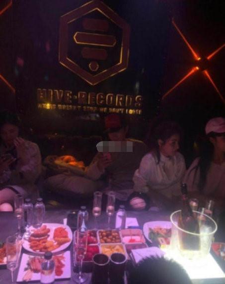 网友偶遇王思聪现身夜店放松，称其被美女环绕，一晚上消费30多万
