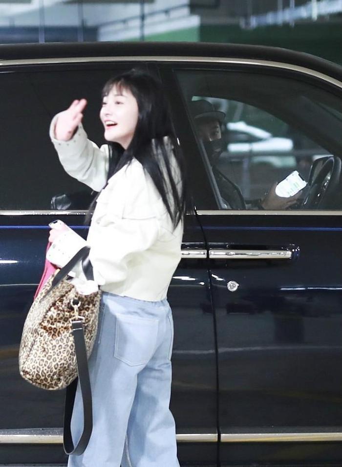 网友偶遇王思聪现身夜店放松，称其被美女环绕，一晚上消费30多万