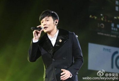 ​吴青峰比李荣浩还狠，一个人真正得活出了队伍的样子，真牛！