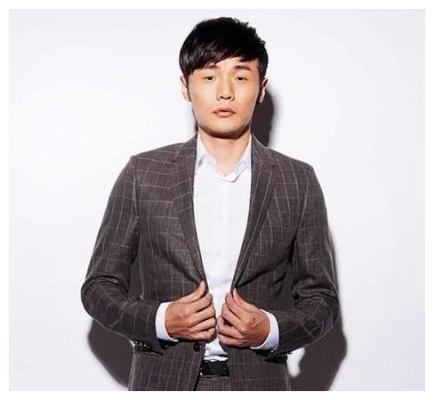 杨丞琳晒自拍，李荣浩却回复好久不见甚是想念，这爱情实在惹人羡