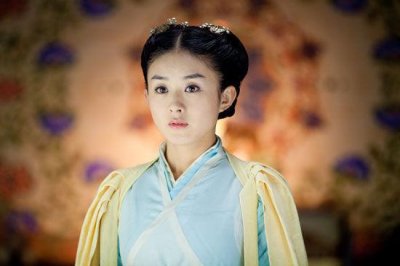 ​看到赵丽颖妈妈的近照，终于知道了赵丽颖长成这样的女孩真不容易