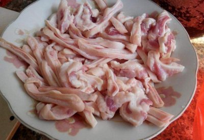 ​炒猪耳朵时,多加这一步,炒出来猪耳朵又香又脆还入味!