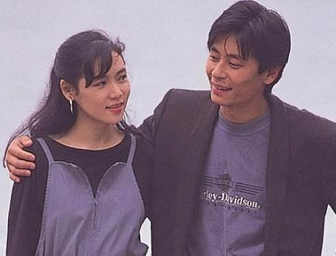 他独自养女儿长大，与儿子15年不能相见