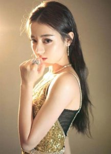 ​热巴的鼻、Baby的眉、杨幂的眼、赵丽颖的嘴合一起让人笑岔气了