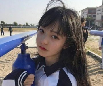 ​小学到大学的“班花”对比图火了,网友：初恋的感觉