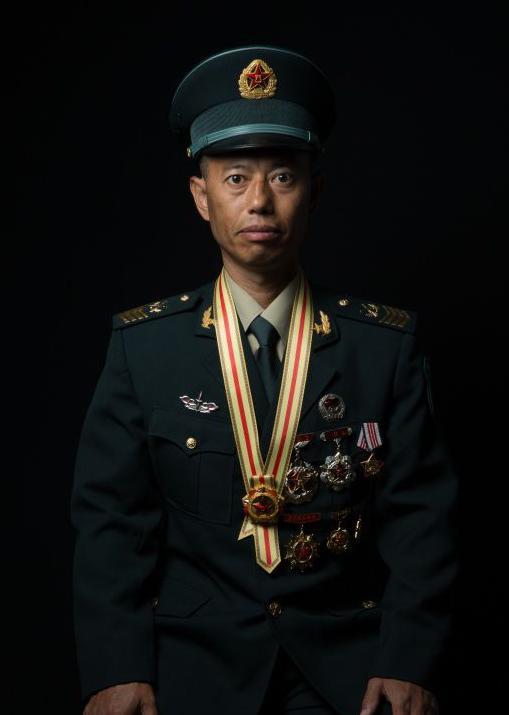 他被称为中国兵王，退役后被部队召回，将军见他也要向他敬礼！