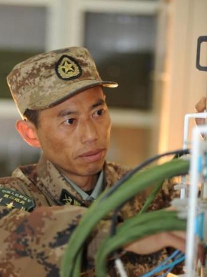他被称为中国兵王，退役后被部队召回，将军见他也要向他敬礼！